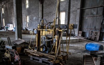 3 Ways Epoxy Floors Stop Concrete Dust
