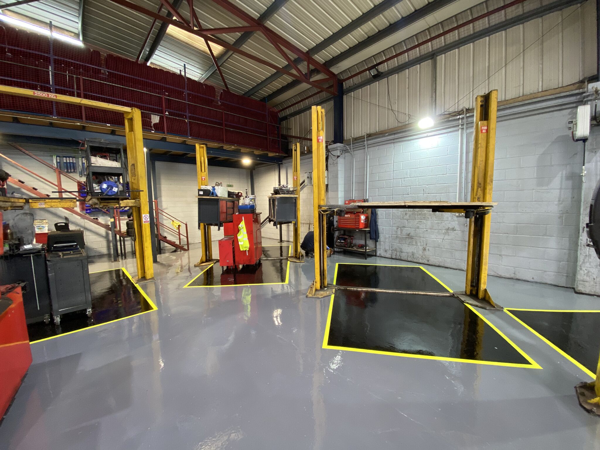 oil-resistant epoxy flooring for mechanic workshop in Sydney with hoists