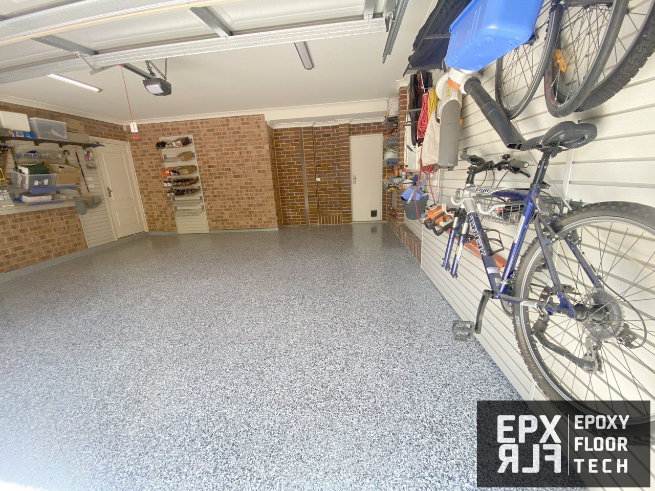 full-flake-epoxy-floors-garage-Turramurra-2